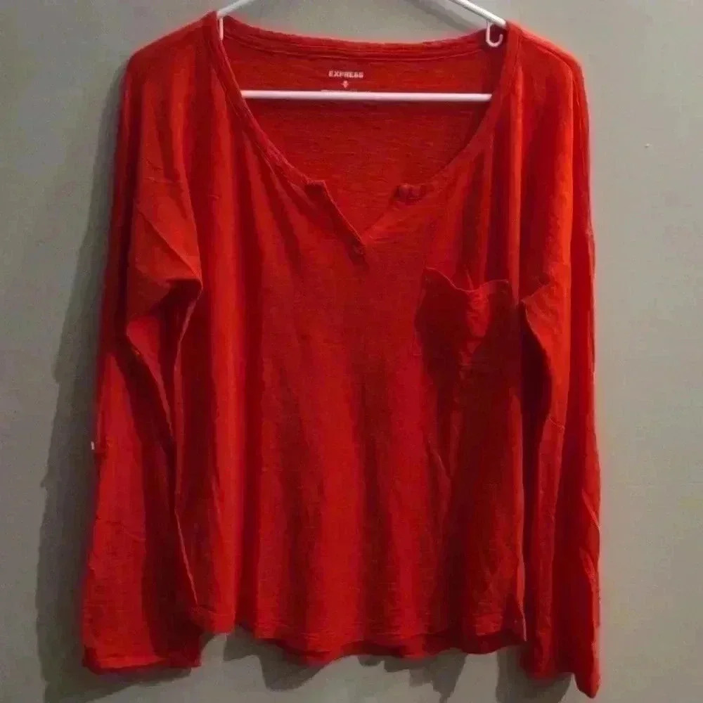 Express Womens Medium long sleeve v neck coral red T-shirt